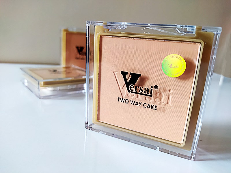 پنکیک ورسای Versai با کیفییت و پوشش دهی بالا مناسب انواع پوست‌ها در فروشگاه عمده آرایشی اونس